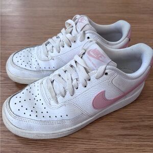 Nike Court Vision pink